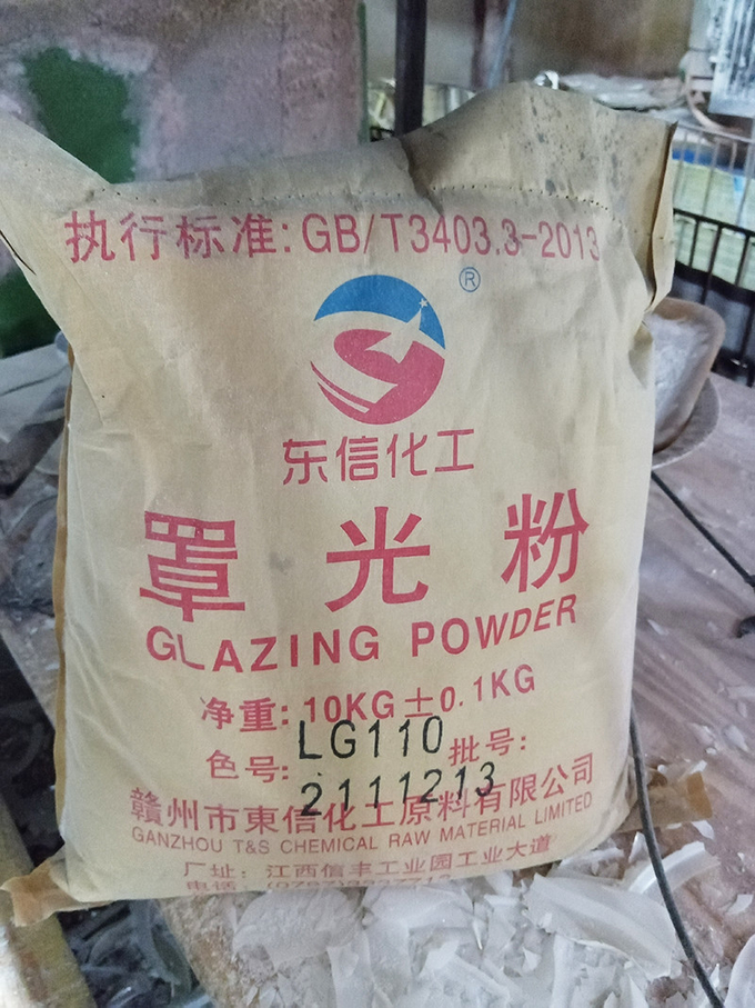 El satinado de la melamina pulveriza LG110 LG220 para los fabricantes Shinning del polvo de la melamina del vajilla 2
