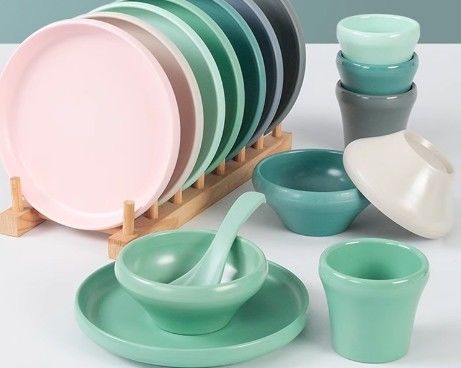 Un buen precio. Servicio personalizado para la vajilla de melamina que establece diseños y colores personalizados en línea