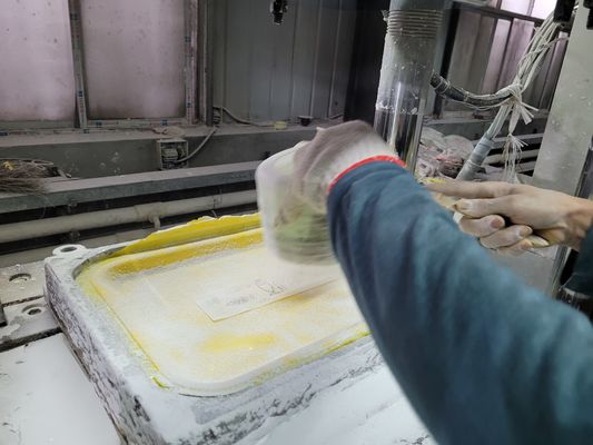 Compuesto de moldeo de urea resistente a la humedad de alta pureza para vajilla en forma de polvo blanco