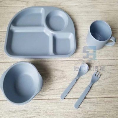 Un buen precio. Plato antiguo de melamina con marca y temporada personalizada en línea