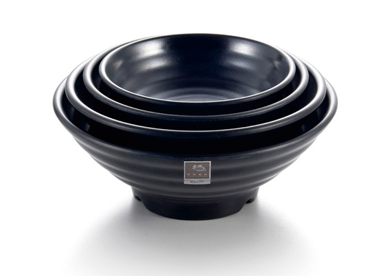 Un buen precio. El Ramen grande negro de encargo de la melamina rueda/el cuenco de los tallarines de la melamina para los restaurantes en línea